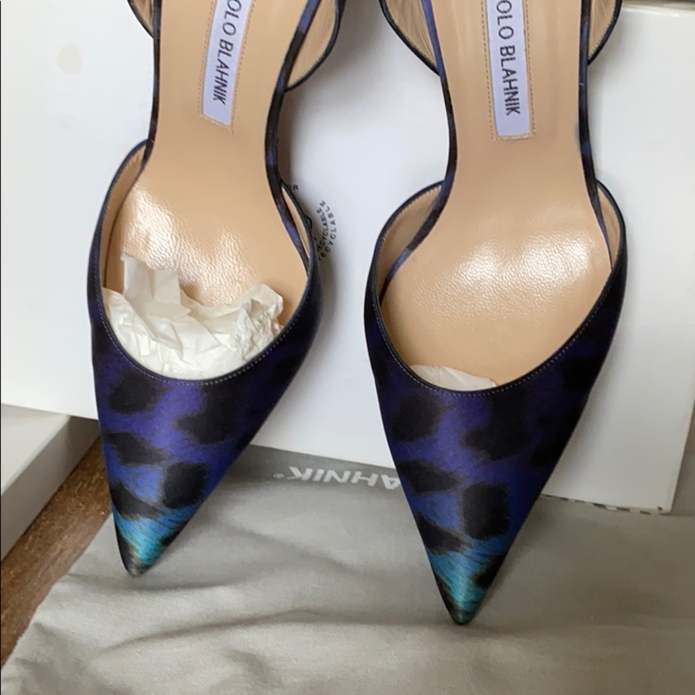 Manolo Blahnik Leopard Fabric Pump - Picture 5 of 16